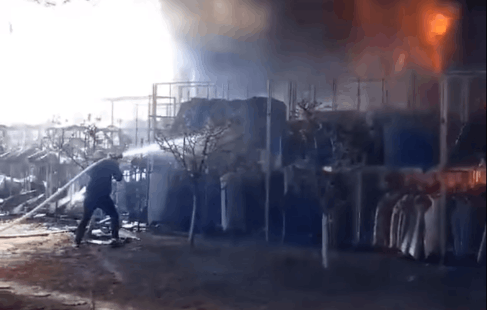 DETALJI POŽARA U INĐIJI: Na terenu šest vatrogasnih vozila i 15 vatrogasaca (VIDEO)